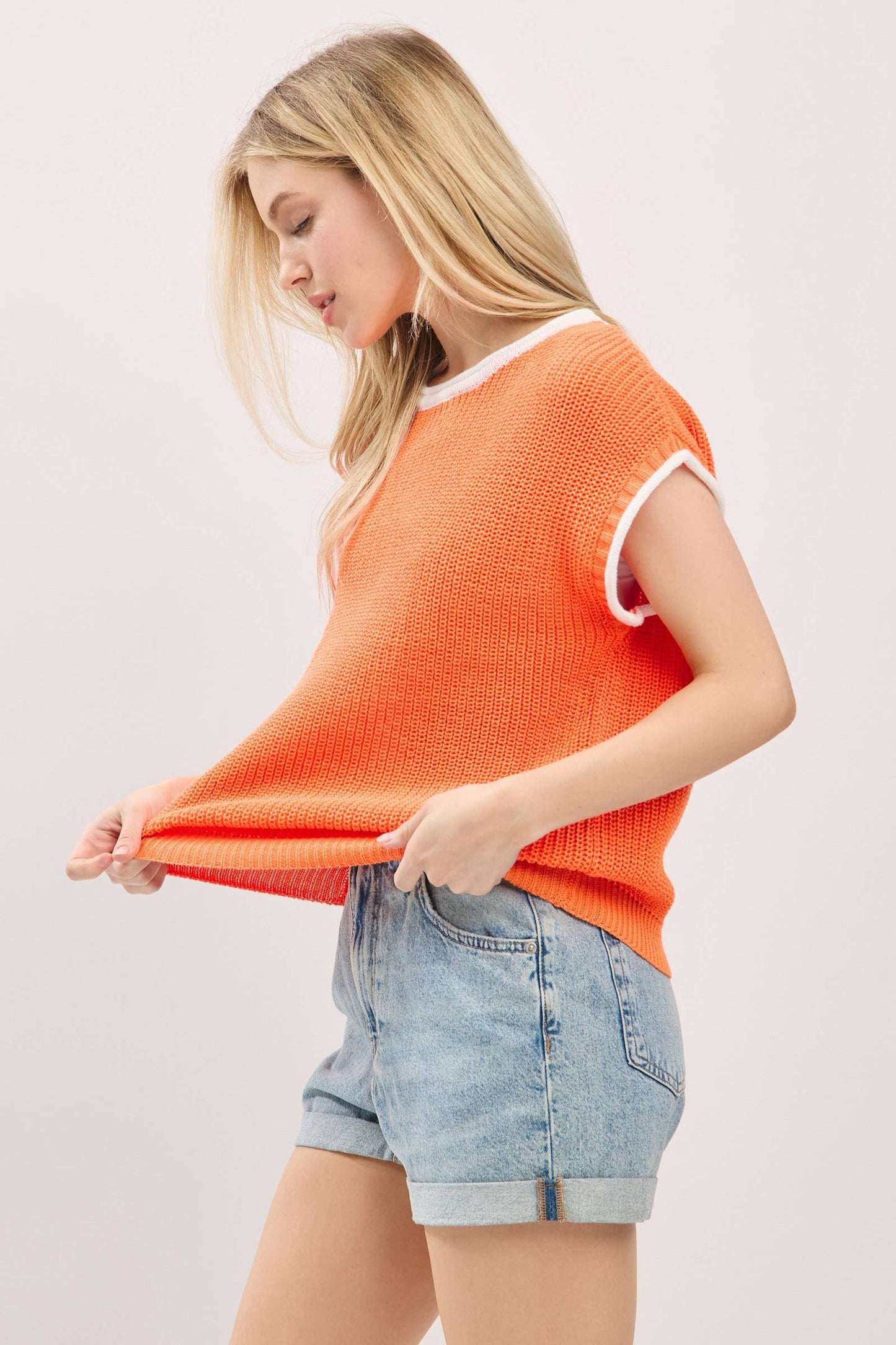 Rolled Sleeve Contrast Trim Knit Top