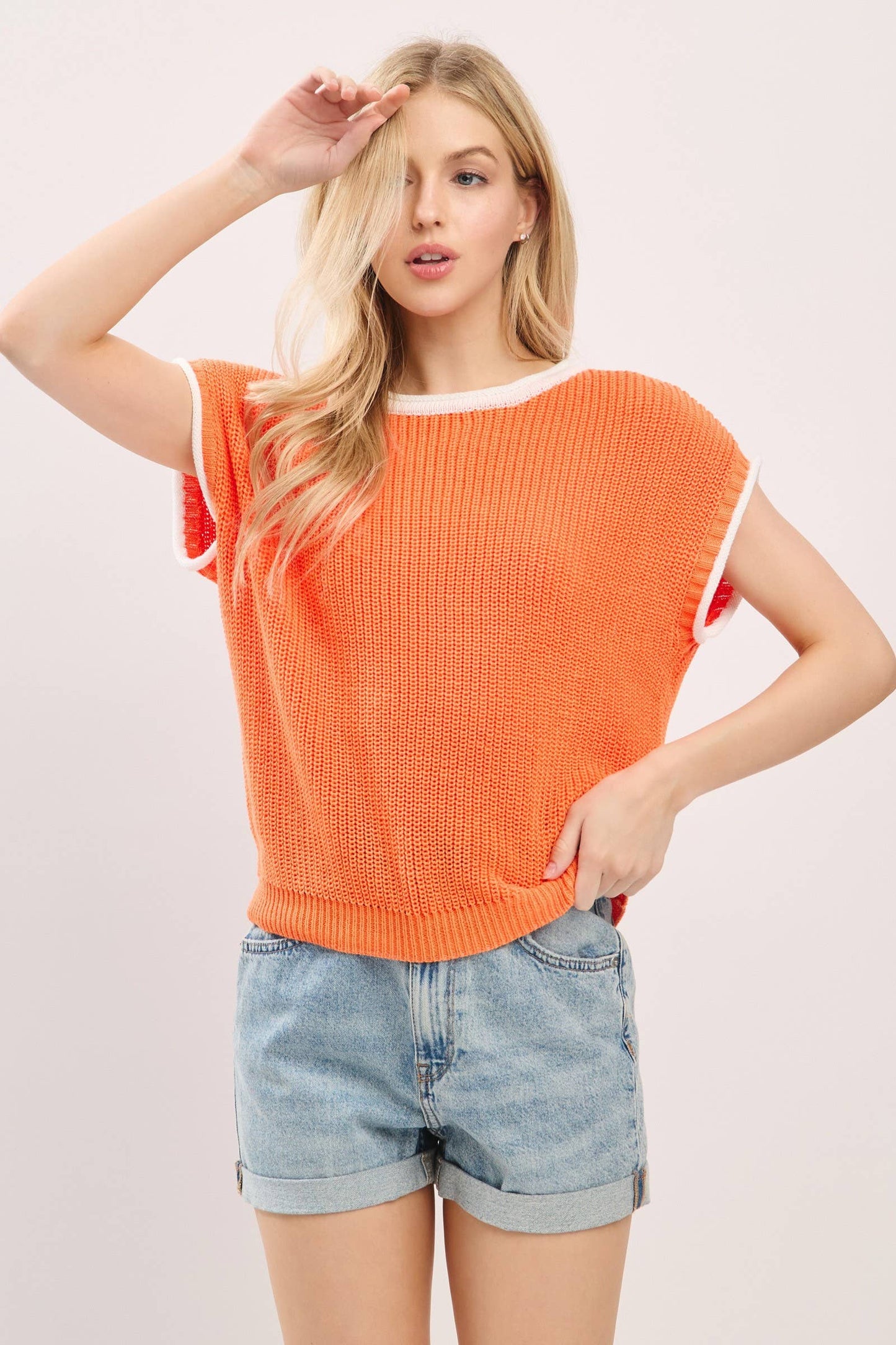 Rolled Sleeve Contrast Trim Knit Top