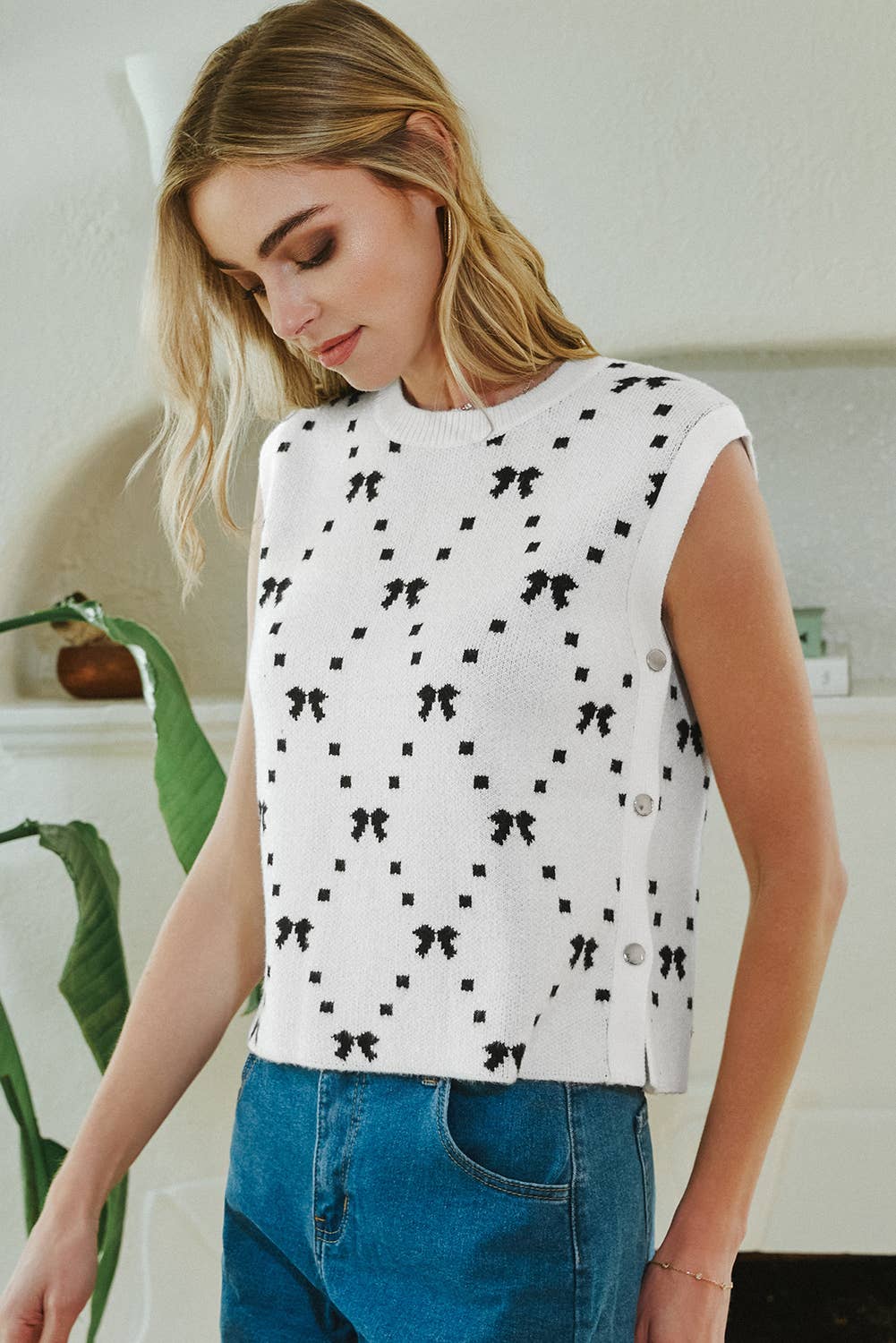 Fashion-W Preppy Vibes Bow Print Zipped Collar Sweater Tee- White