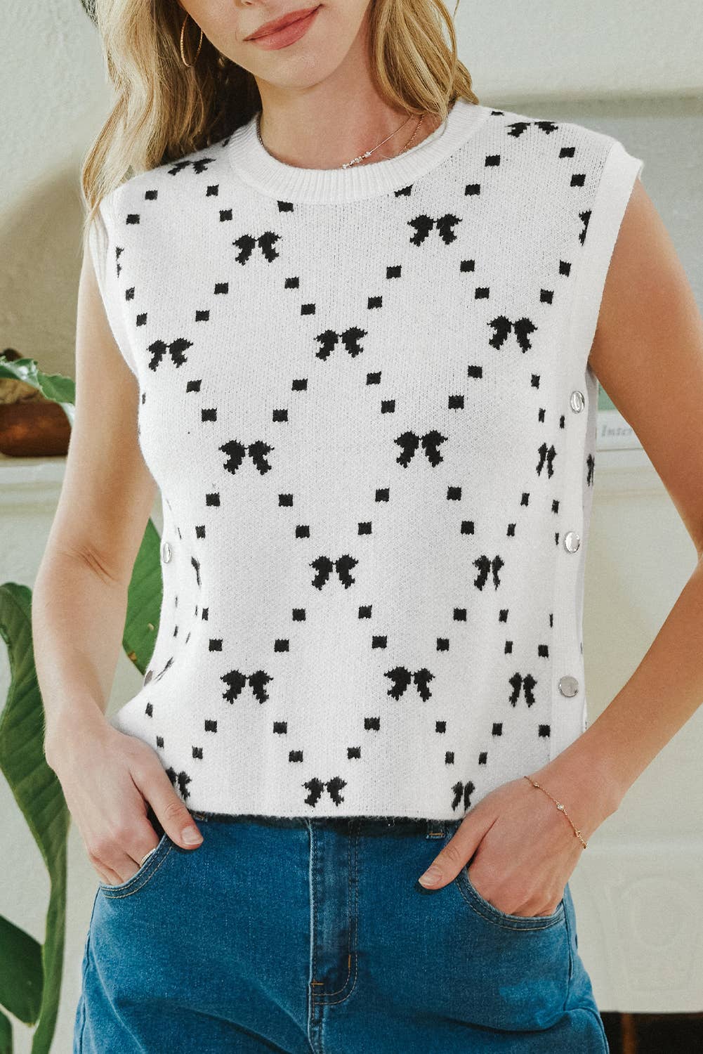 Fashion-W Preppy Vibes Bow Print Zipped Collar Sweater Tee- White