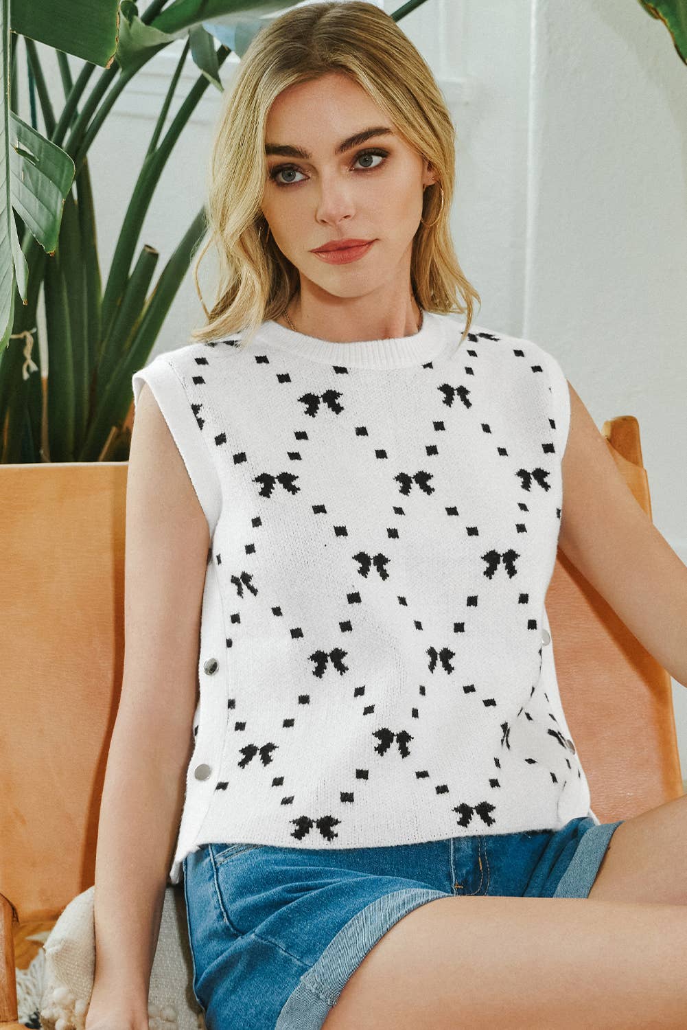 Fashion-W Preppy Vibes Bow Print Zipped Collar Sweater Tee- White