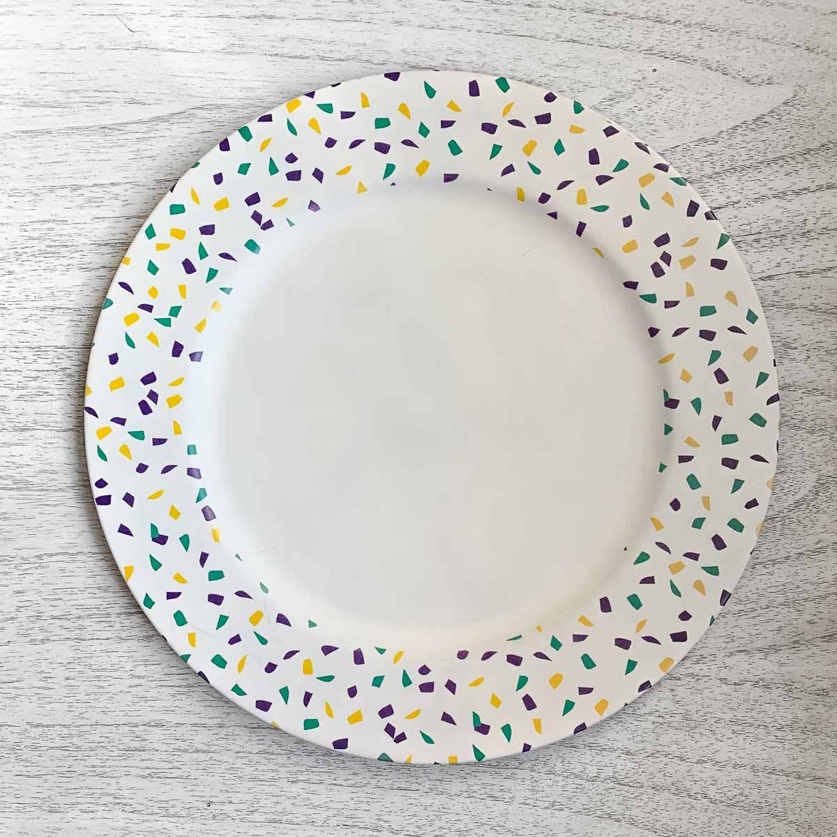 13" Mardi Gras Confetti Charger - White/Purple/Green/Yellow